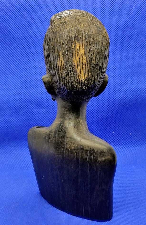 Busto em arte popular Africana Angola