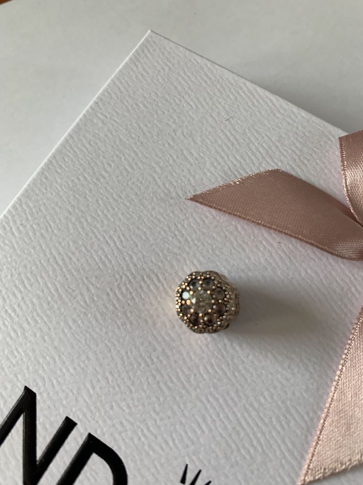 Charms pandora błyszczący różowy kwiat rose gold