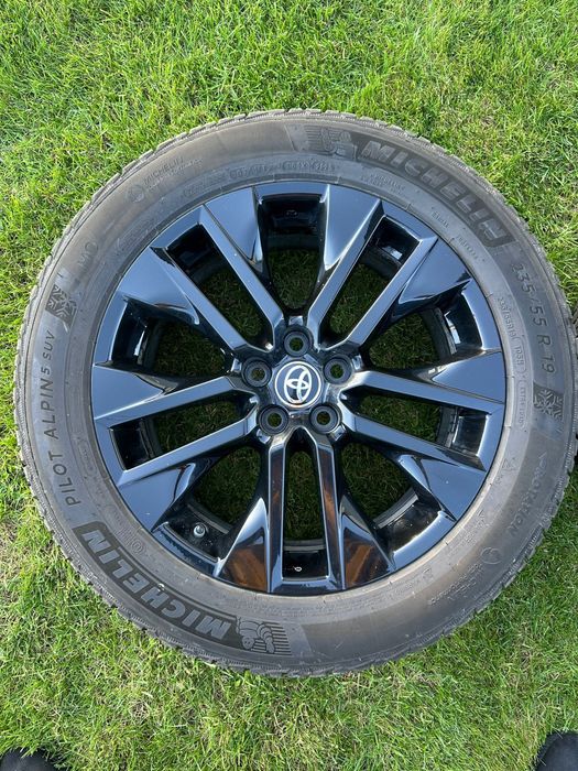 Felgi TOYOTA R19 z oponami zimowymi