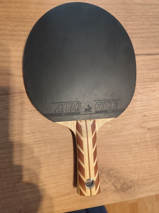 Sprzedam niemal nową rakietkę Atemi 5000