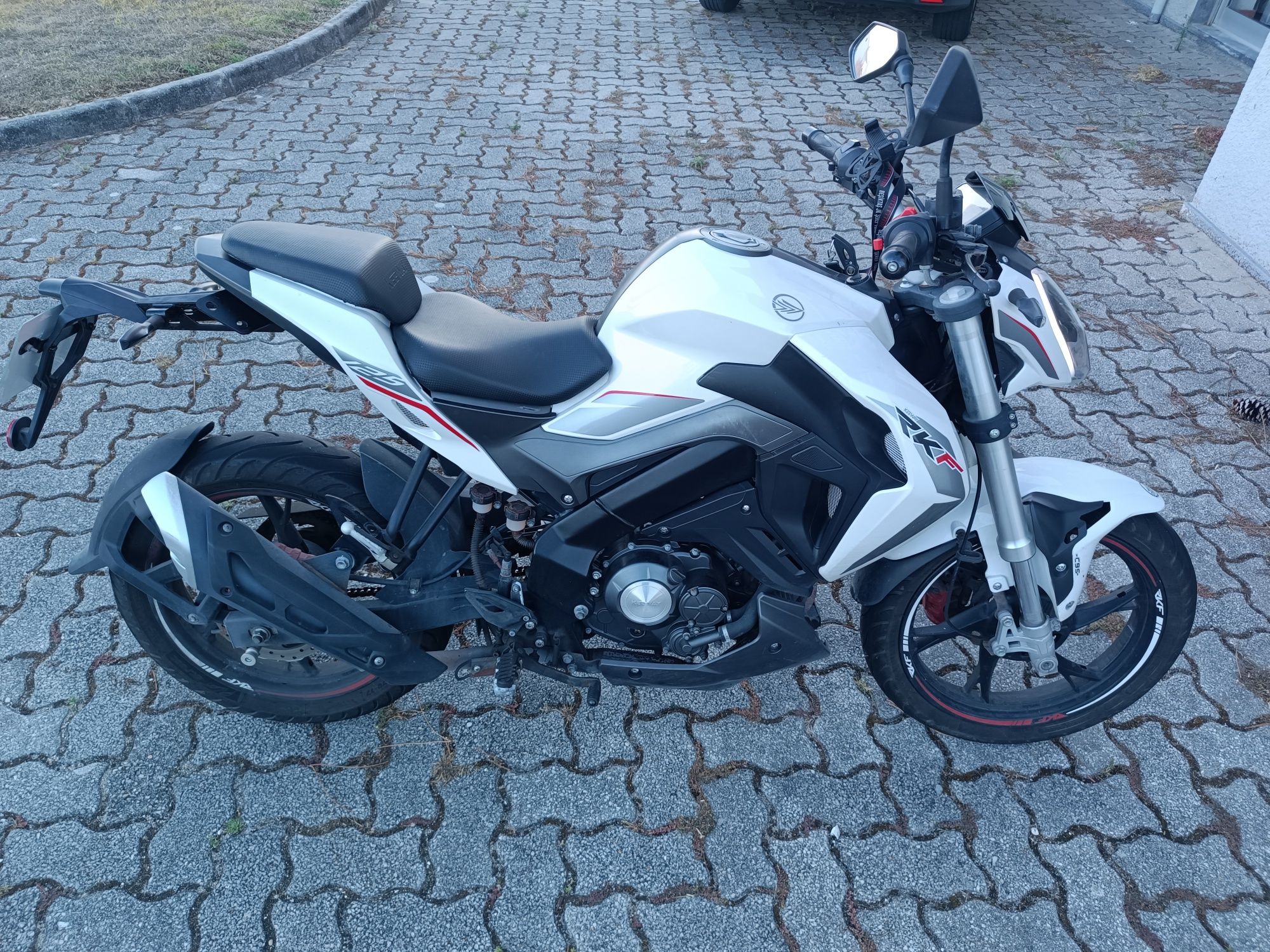 Keeway RKF 125 Branca