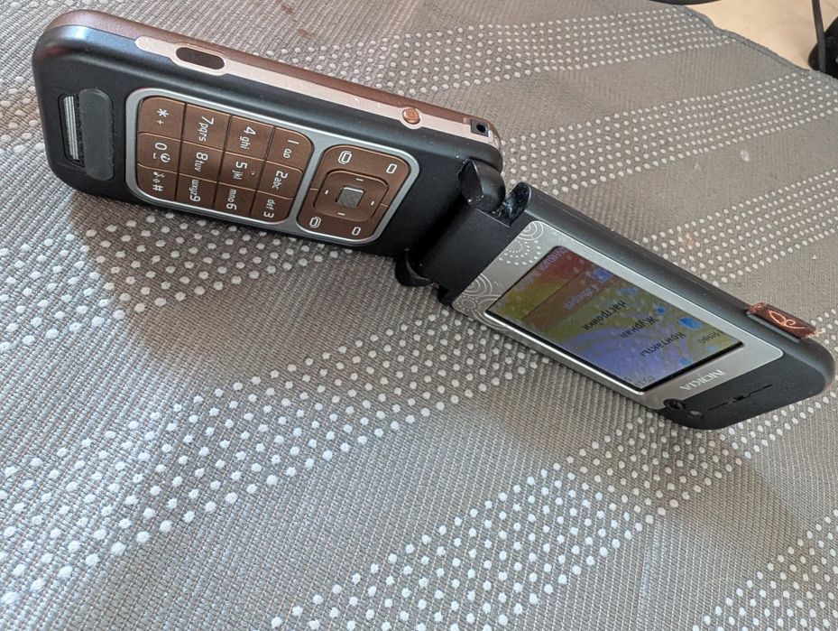 Телефон nokia 7390