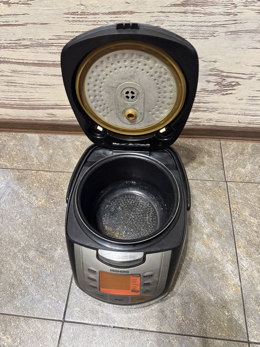 Продам мультиварку Redmond RMC-M70