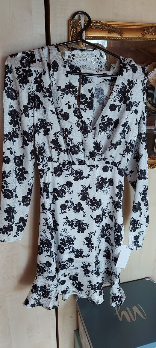Nowa sukienka guess xs s falbanki mini