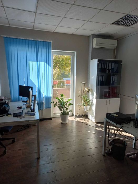 Офис на 2 этаже. Бизнес Центр. Французский б-р / пер Азарова