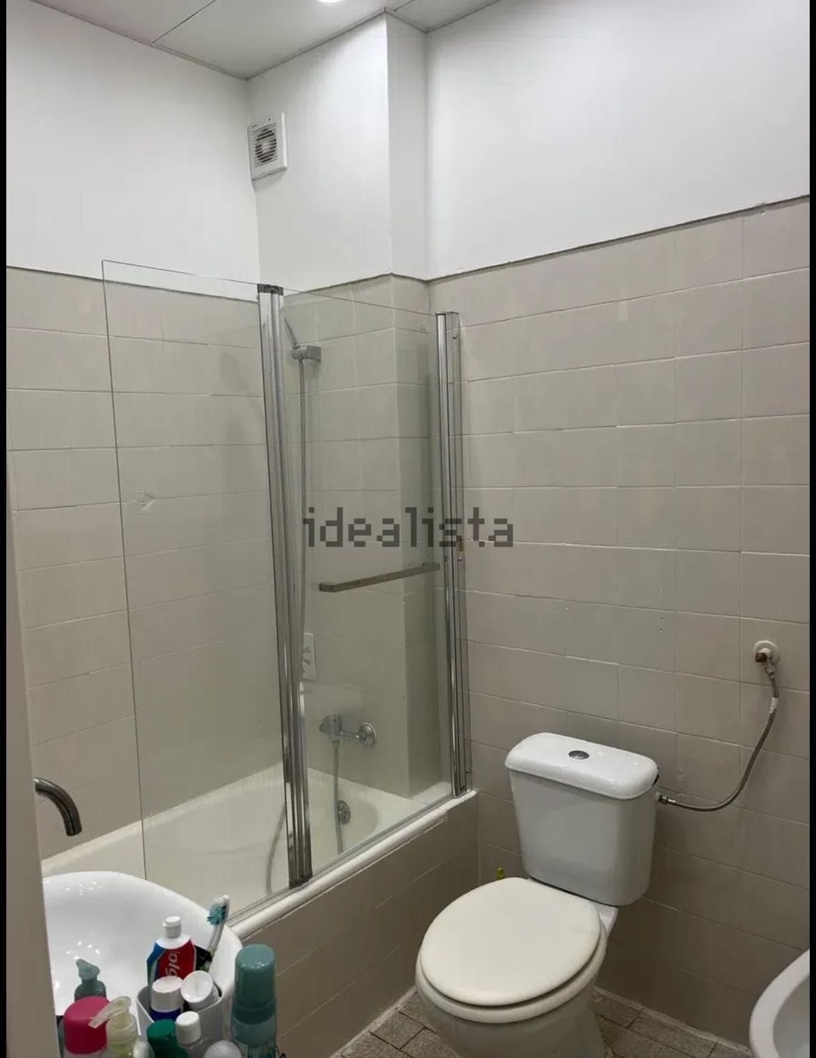 Alugo um quarto só para um pessoa