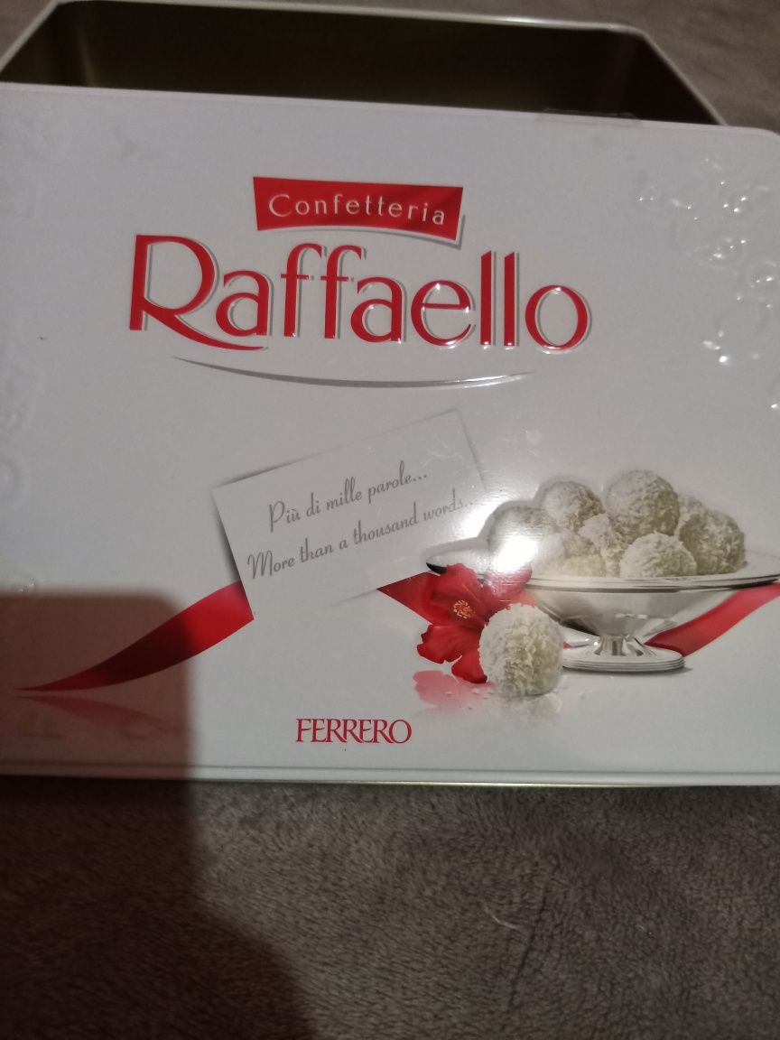 Коробка от Rafaello