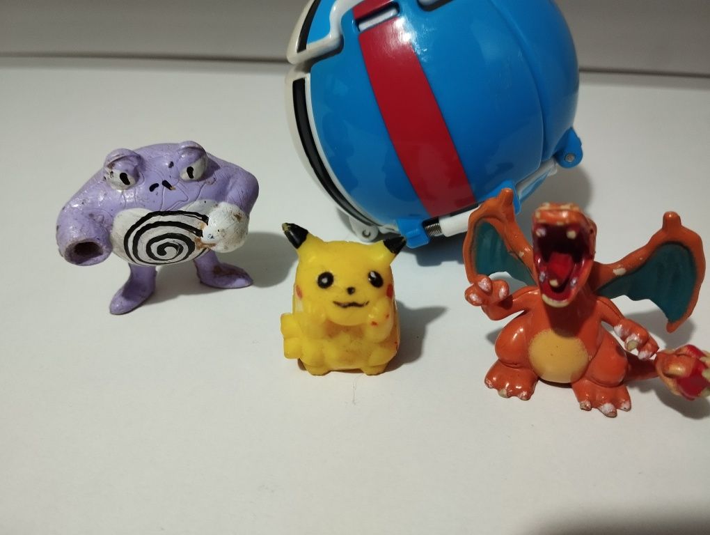 Pokeball pokemon Pikachu, Charmander, Poliwratch