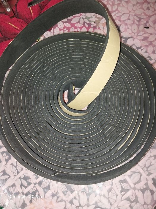 Самоклеящаяся губчатая уплотнительная лента