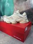 Жіночі кросівки New Balance 9060 light beige