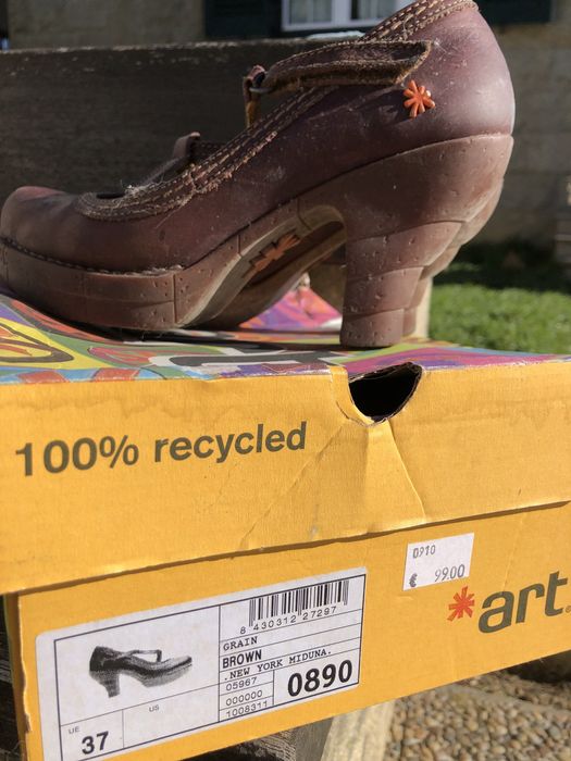 Sapatos Art usados uma vez