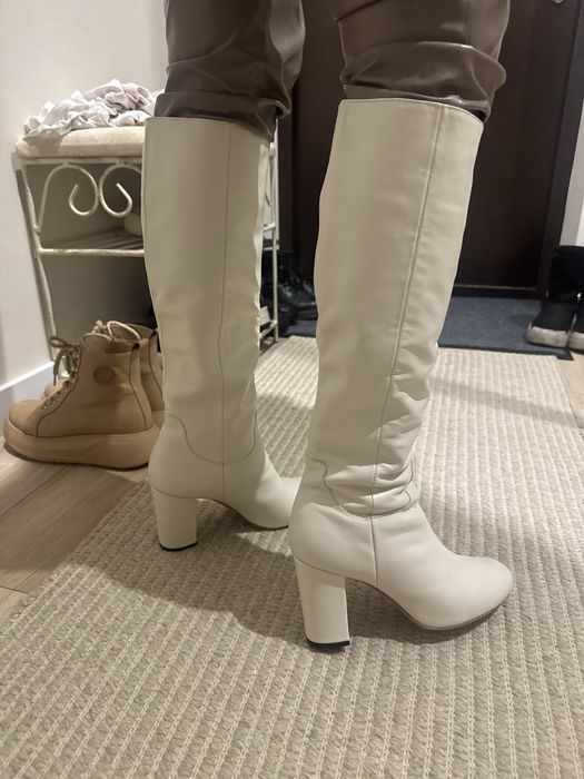 Сапожки бофорти на каблуки білі шкіряні сапоги