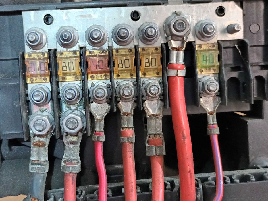 Skrzynka bezpieczników elektryczna VW Passat B6 B7 Golf V A3 Sharan