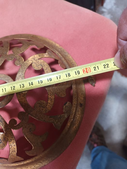 Peça em latão pertence a uma floreira