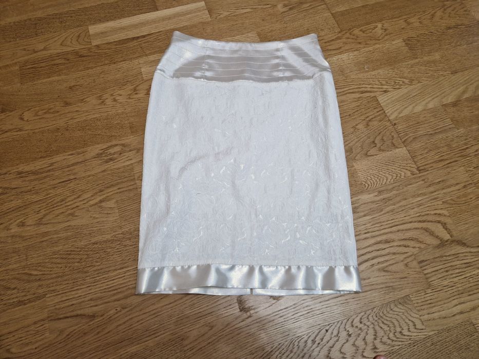 Святковий жіночий костюм