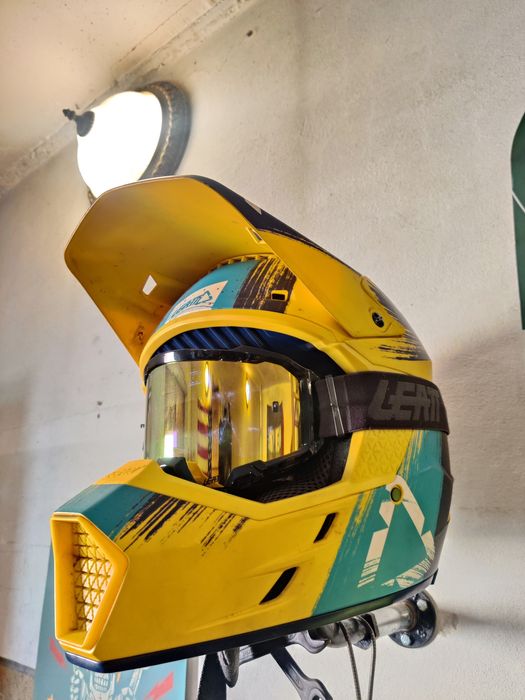 Мотошолом та маска Leatt