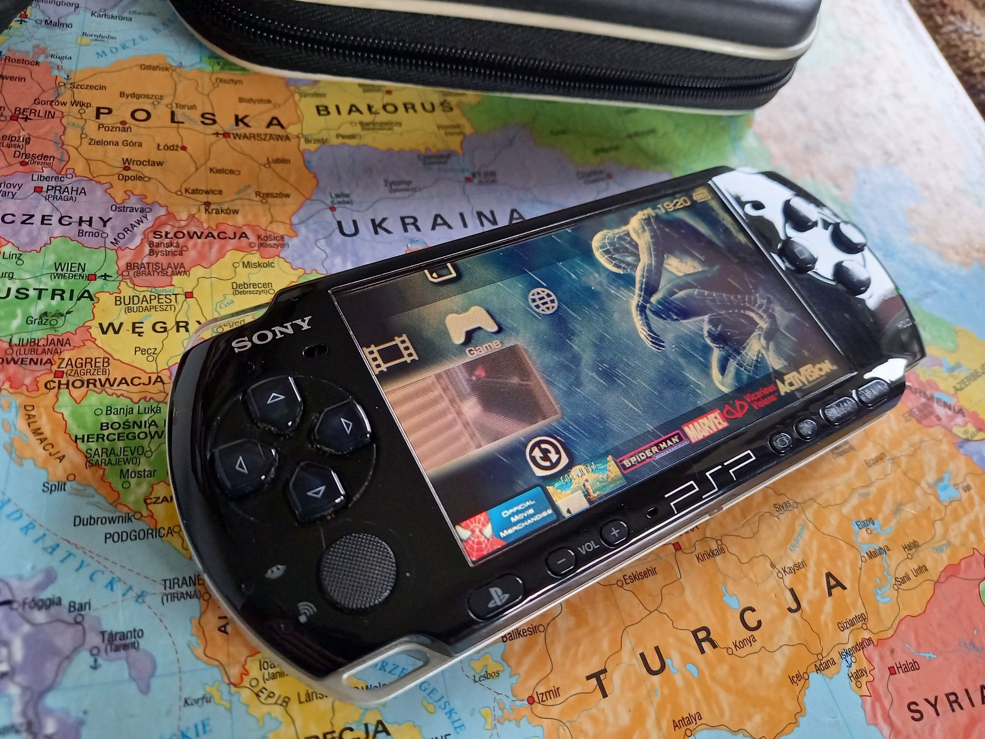 Konsola Sony psp 3004 piano black 4gb 20 gier