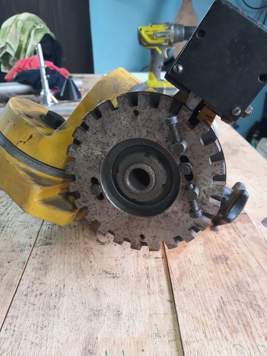 Продам поворотношліфувальну головку до заточного станка.