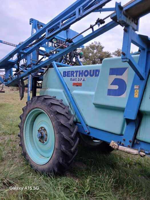Opryskiwacz Berthoud 24m  3200l komputer
