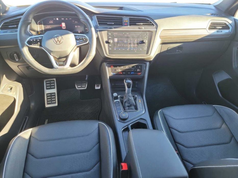 Volkswagen Tiguan SEL R-Line 4Motion      2024