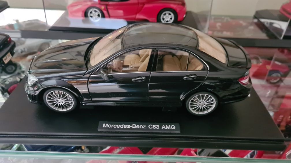 Wyjątkowy Mercedes C63 AMG Autoart 1 18