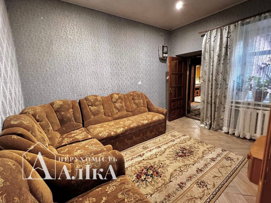 Продам частину будинку з власним двором