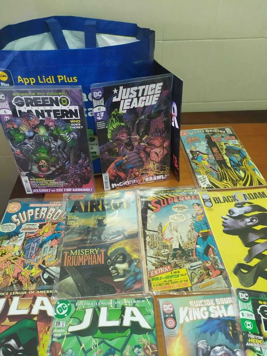 Vendo Lote de   200 Comics americanos, diversos títulos e épocas