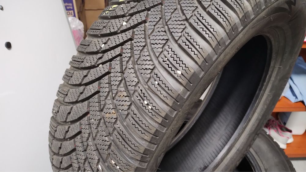 Cztery opony zimowe Firestone winterhawk 4 225/60 R18