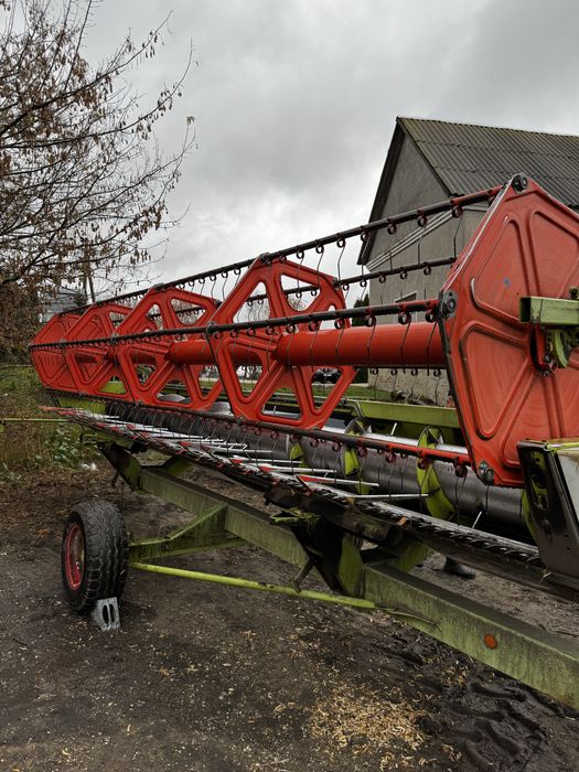 Claas Tucano 320 комбайн