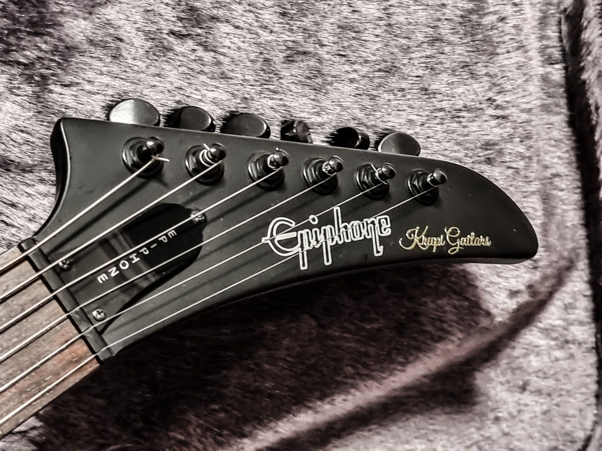 Epiphone Rusty James Hetfield Metallica Custom Explorer EMG gitara