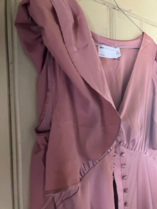 Vestido de cerimónia em cetim rosa