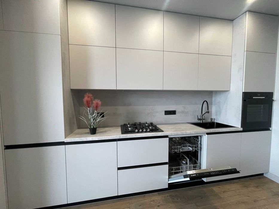 Немовірно світла та красива, двокімнатна квартира, вул. Молодіжна 5