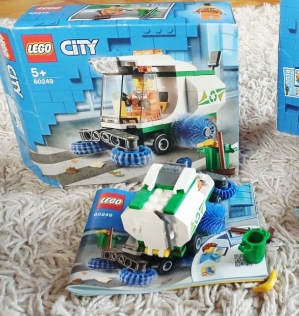 Lego City 60249 Zamiataczka ulic śmieciarka ruchome szczotki figurki