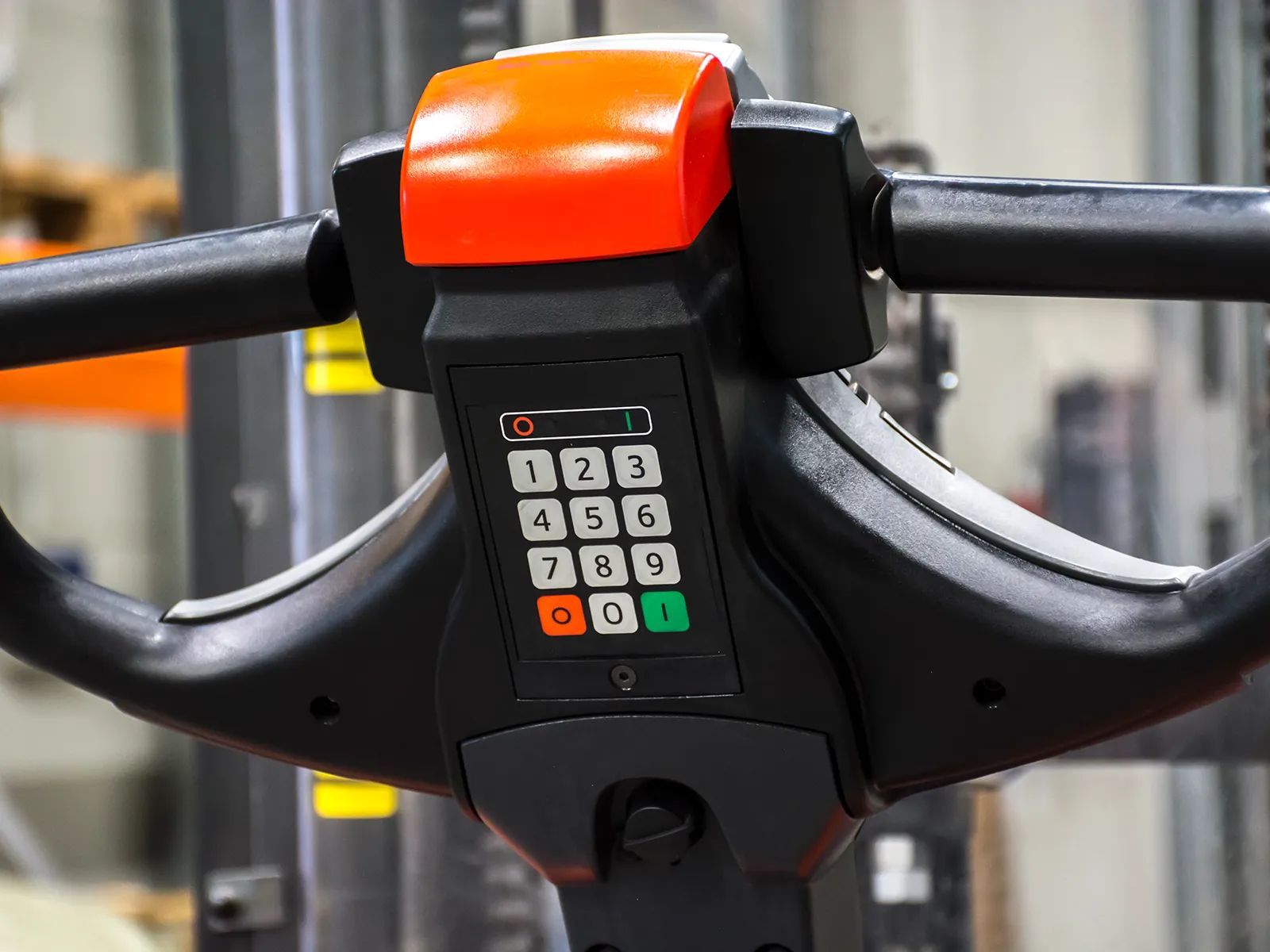 Toyota Toyota STAXIO SWE140  Elektryczny wózek paletowy podnośnikowy z masztem TOYOTA SWE140 475cm