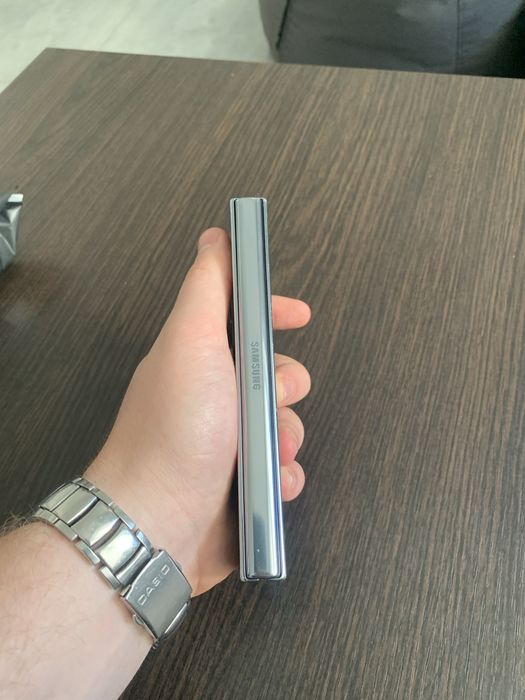 Продам Samsung Galaxy Fold 4 256