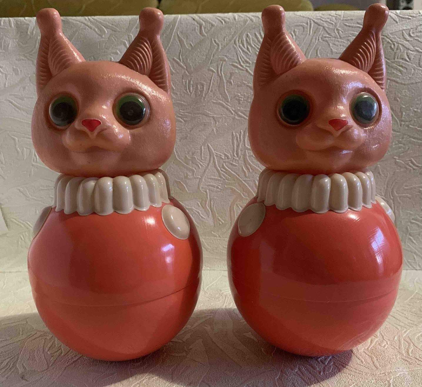 Детские игрушки пара неваляшки.