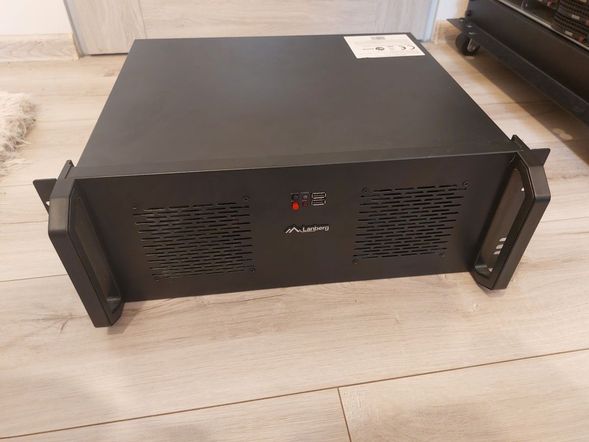 Komputer w obudowie rack 4u