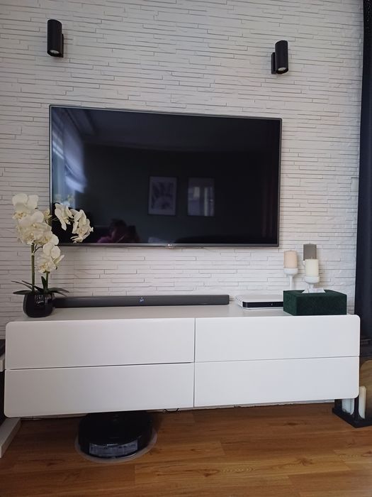 Szafka wisząca pod telewizor