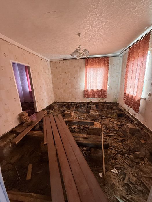 Продається житловий будинок в місті Бобровиця