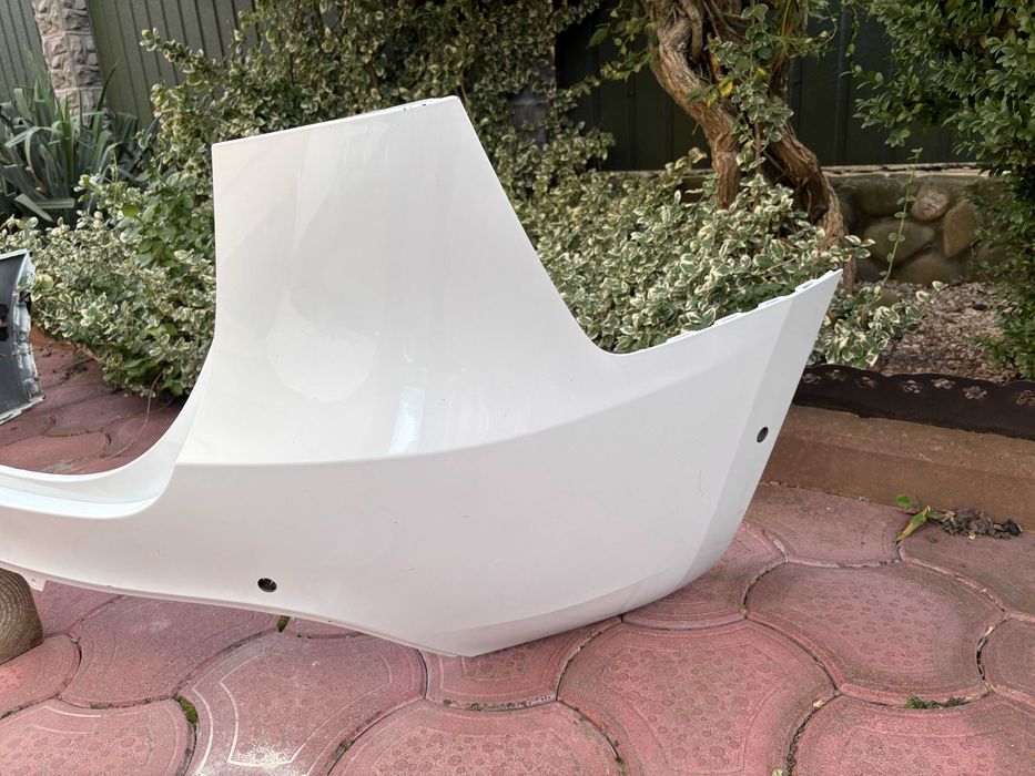 Бампер задній Tesla Model Y під парктронік