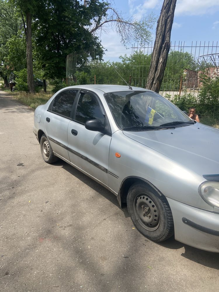 Продам ланос.
