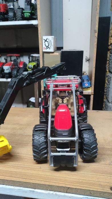 Bruder traktor Case IH leśny