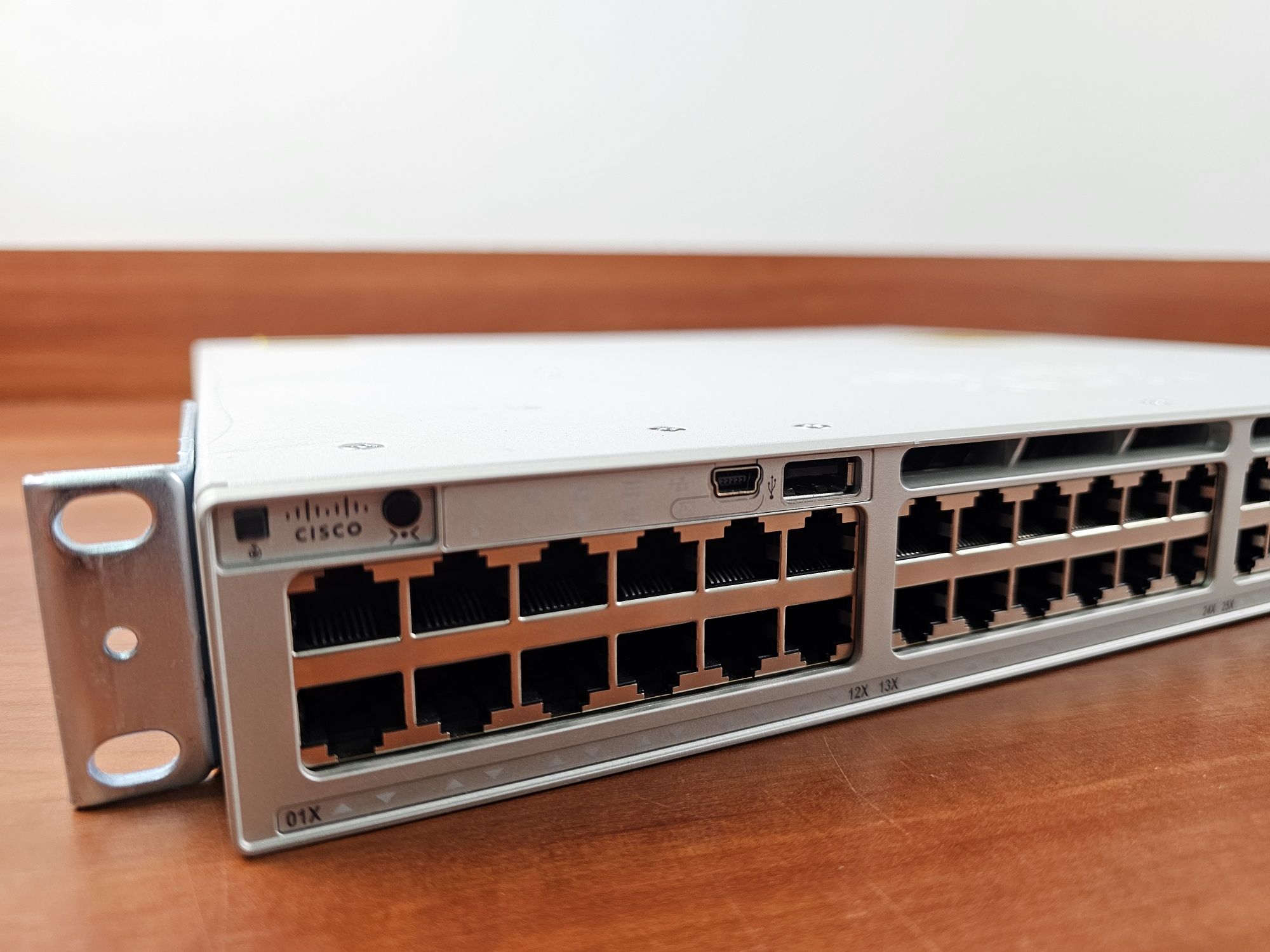 Комутатор+модуль C9300-NM-8X, Cisco Catalyst 9300 48 port PoE+ (C9300-