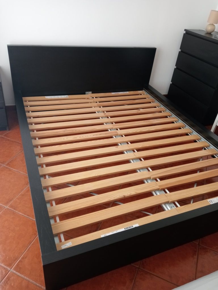 Cama Malm preta 1,60*2,00 e estrato incluido