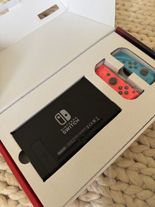 Consola Nintendo Switch + Jogo Super Mario Party