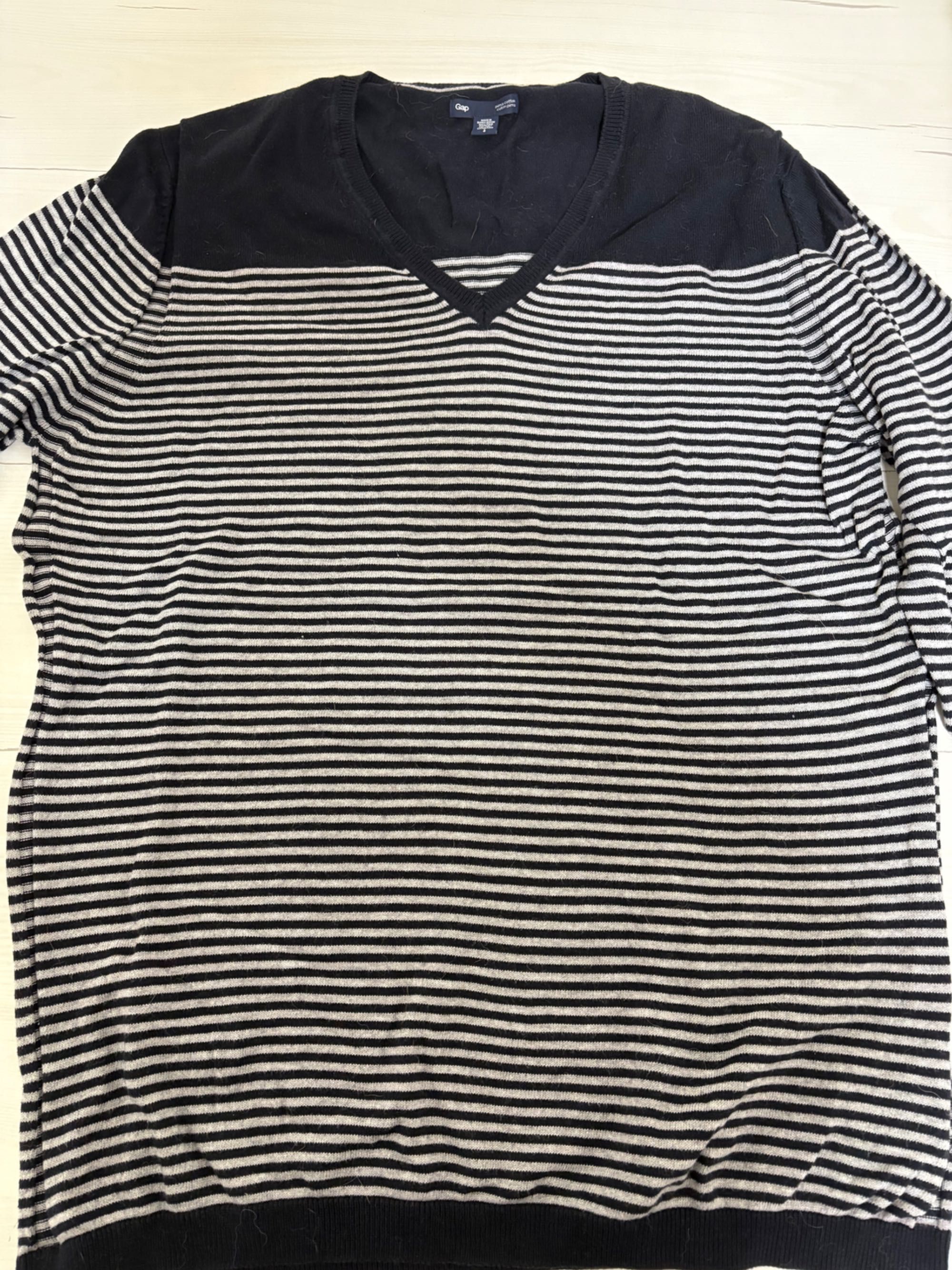 Camisola de Malha GAP às Riscas Cinzento – Tamanho L