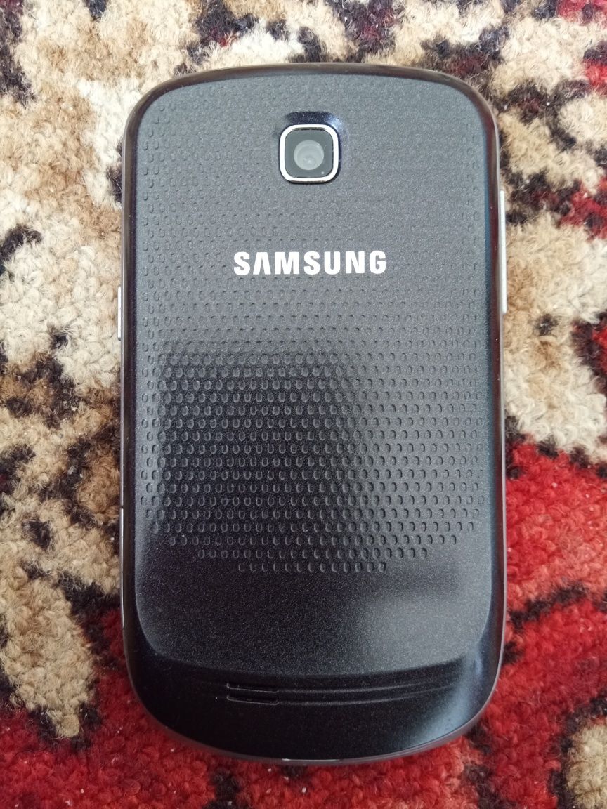 Samsung 5570 в нормальном состоянии.