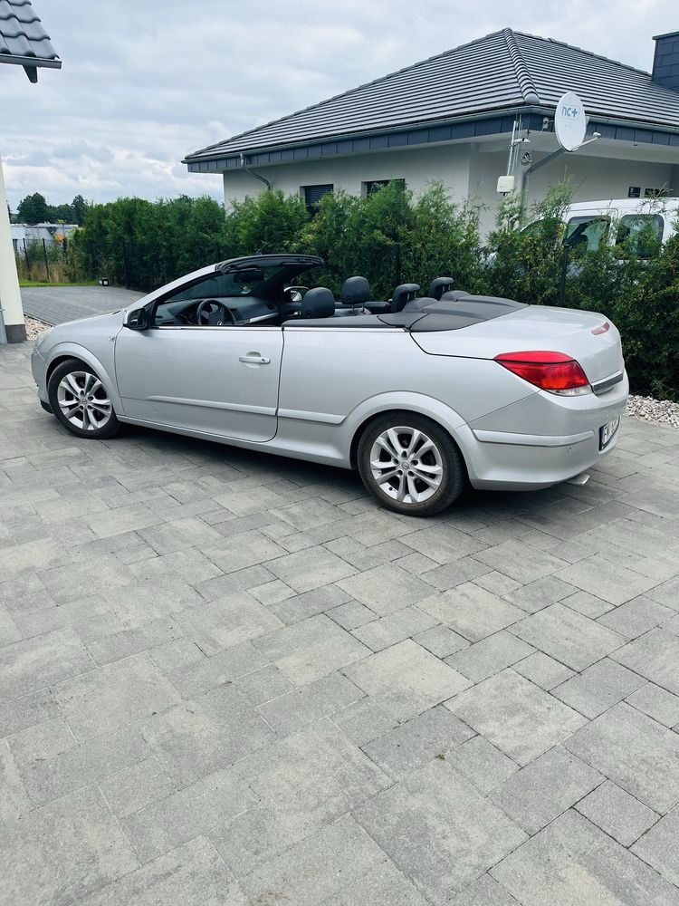 Opel Astra H w wersji kabriolet Cosmo