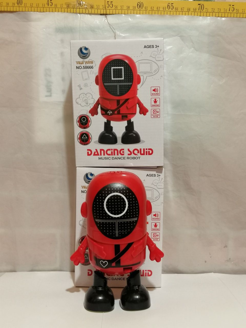 Robot zabawka SQUID GAME dancing.