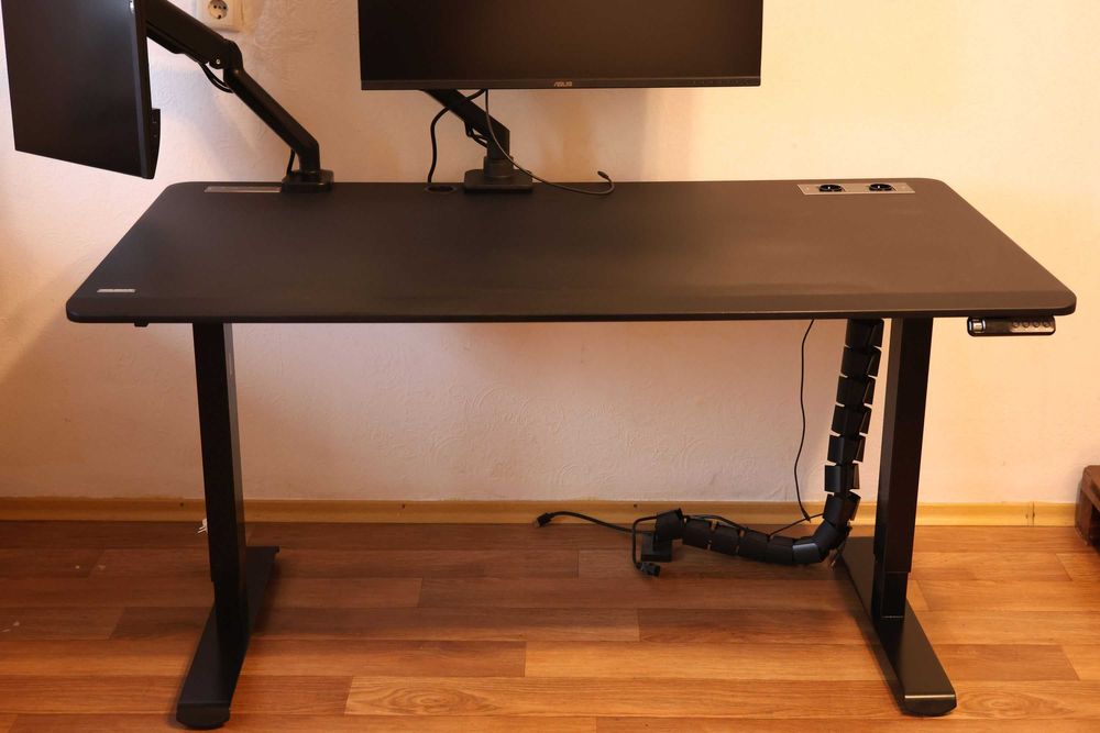 Стіл з електричним регулюванням висоти Cougar Royal 150 Pro Black